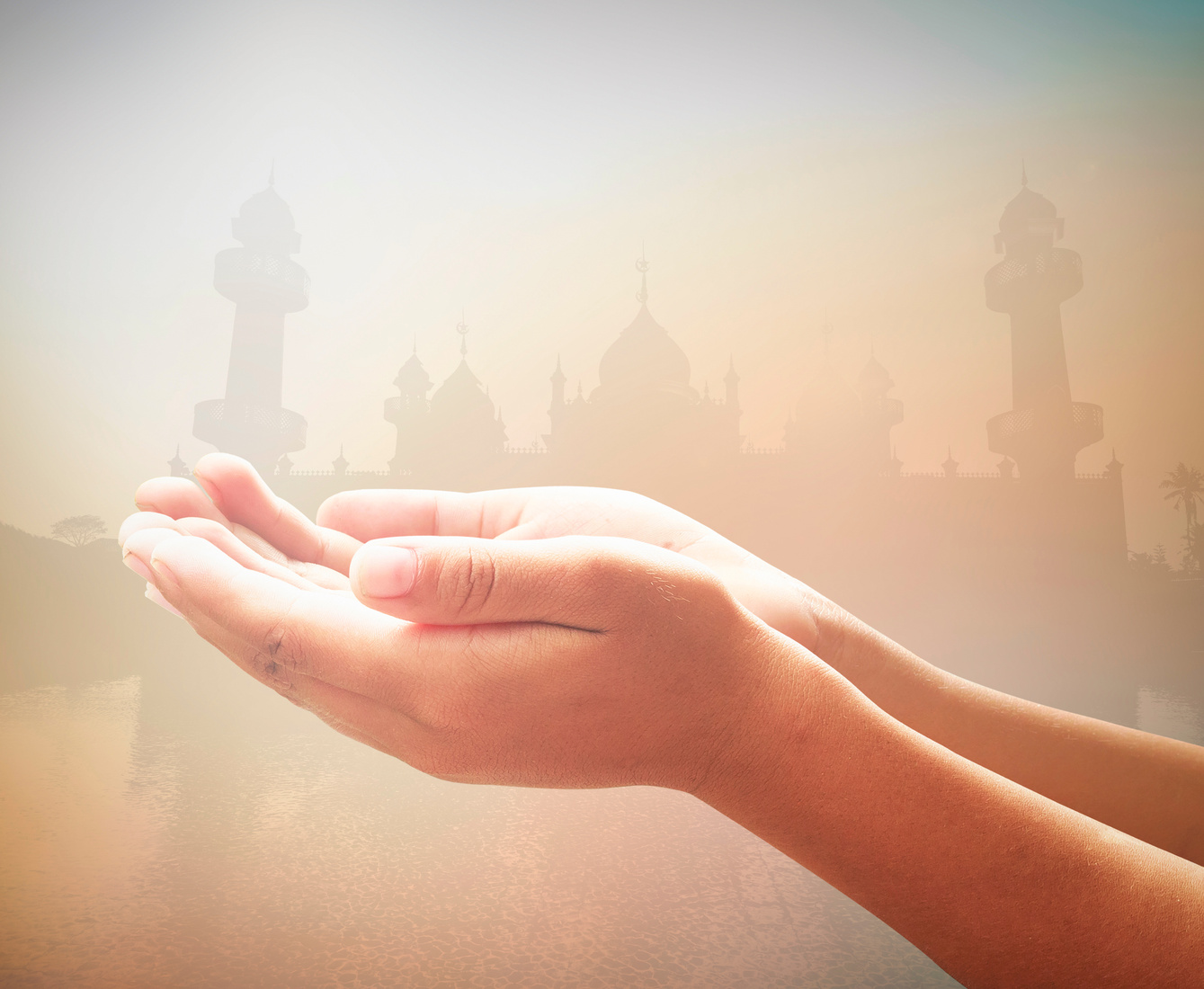 Muslim hands dua to Allah